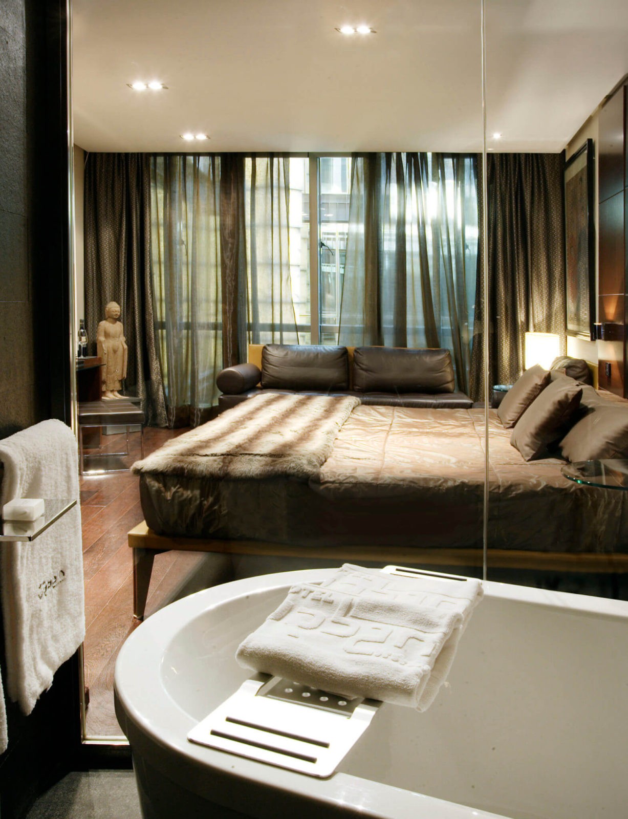 Hotel Urban Room and Bath