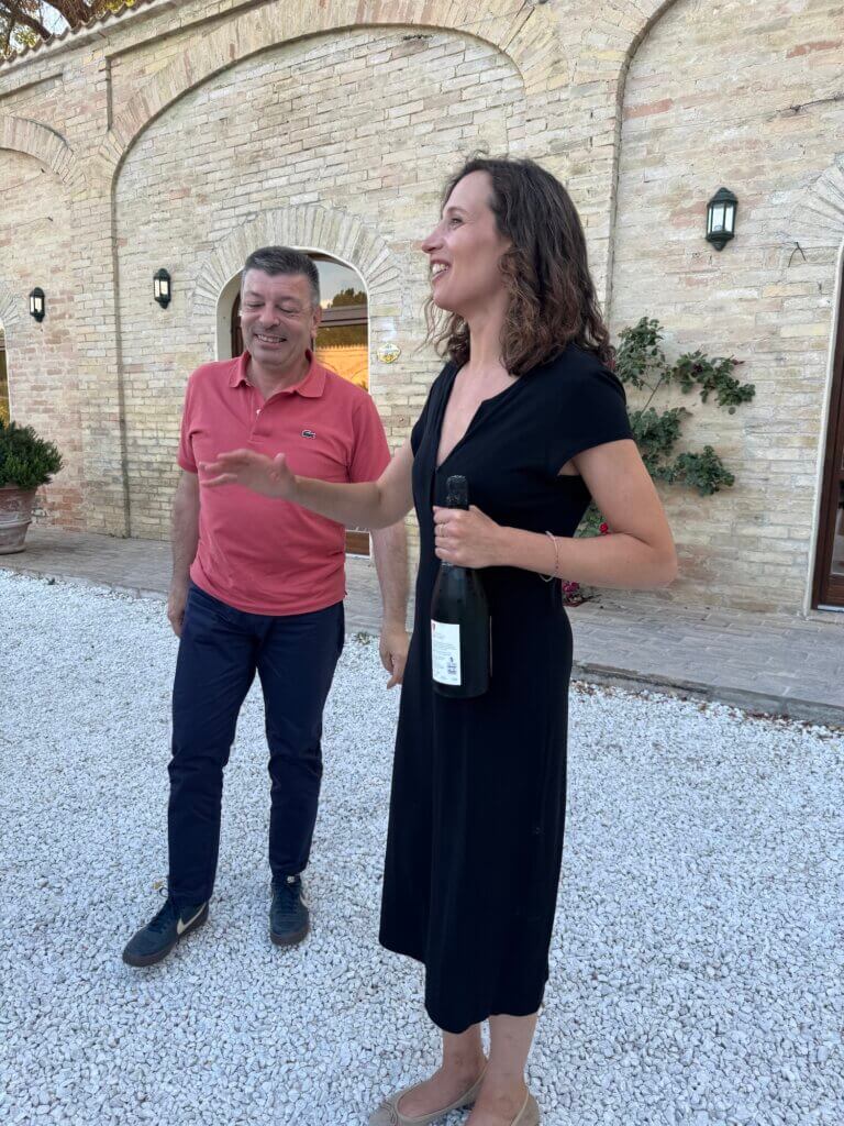 Liù Pambuffetti. greeting guests